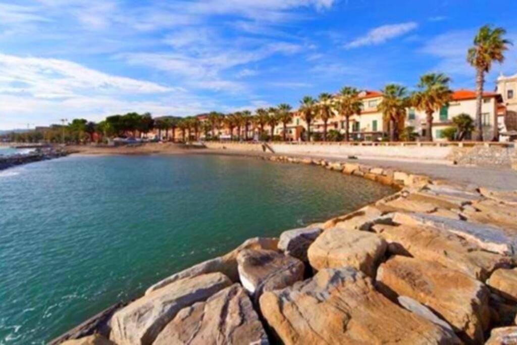 Appartamento 50 Mt Mare Con Parcheggio Riservato ริวาลิกูเร ภายนอก รูปภาพ