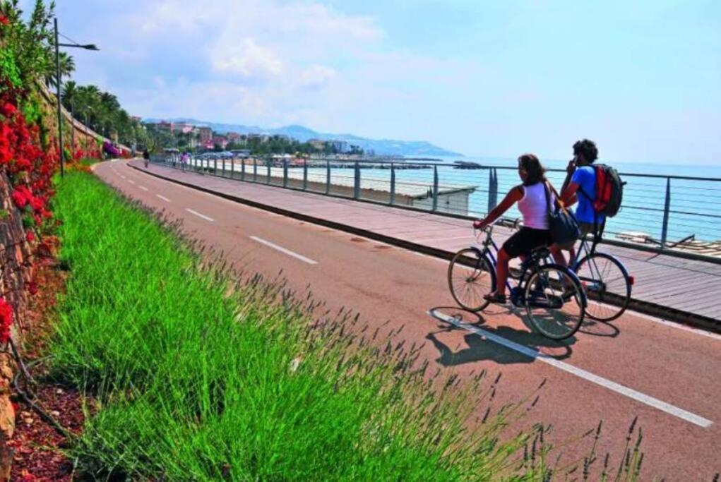 Appartamento 50 Mt Mare Con Parcheggio Riservato ริวาลิกูเร ภายนอก รูปภาพ